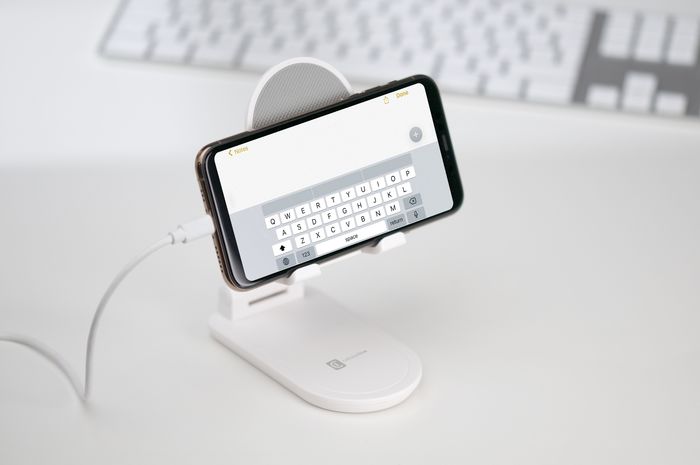 Table Stand| Supporto con funzione stand ideale per smartphones e tablets | Cellularline