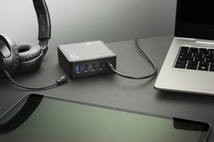 Desk Charger  - USB-C Laptop, MacBook, iPhone, Samsung, Huawei, Xiaomi and other Smartphones and Tablets