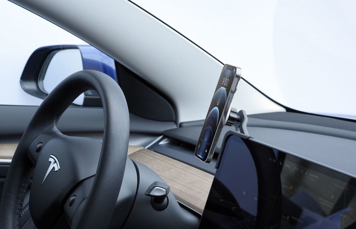 Mag Screen Mag Screen for Tesla Car - iPhone 12 and later | Phone holder | Charge ...