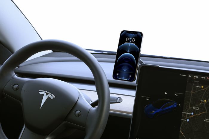 Mag Screen Mag Screen for Tesla Car - iPhone 12 and later | Phone holder | Charge ...