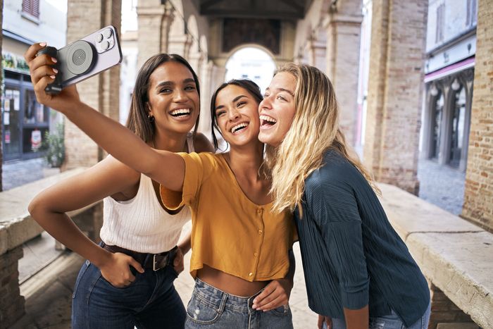 Bluetooth support for selfie PICS MAG Nero - Cellularline